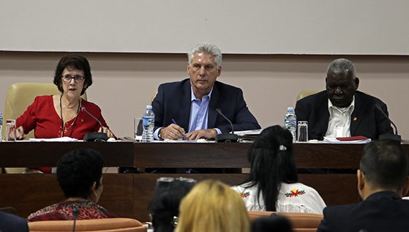 Diputados evalúan papel de los Joven Club de Computación en el proceso de informatización en Cuba