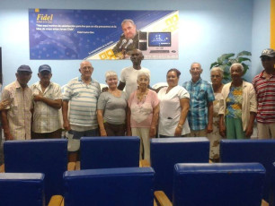 Joven Club Isla II, comparte con los Abuelos de la casa «Alegrías de Vivir»