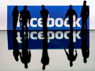 Facebook retira de su plataforma a cientos de grupos conspiracionistas Qanon