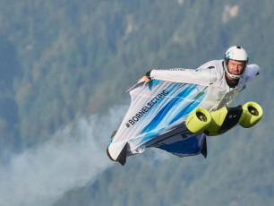 BMW crea el primer traje volador con motor eléctrico, y es espectacular