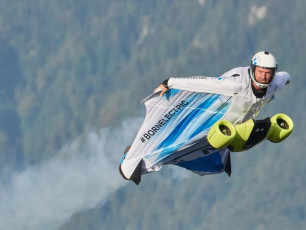 BMW crea el primer traje volador con motor eléctrico, y es espectacular