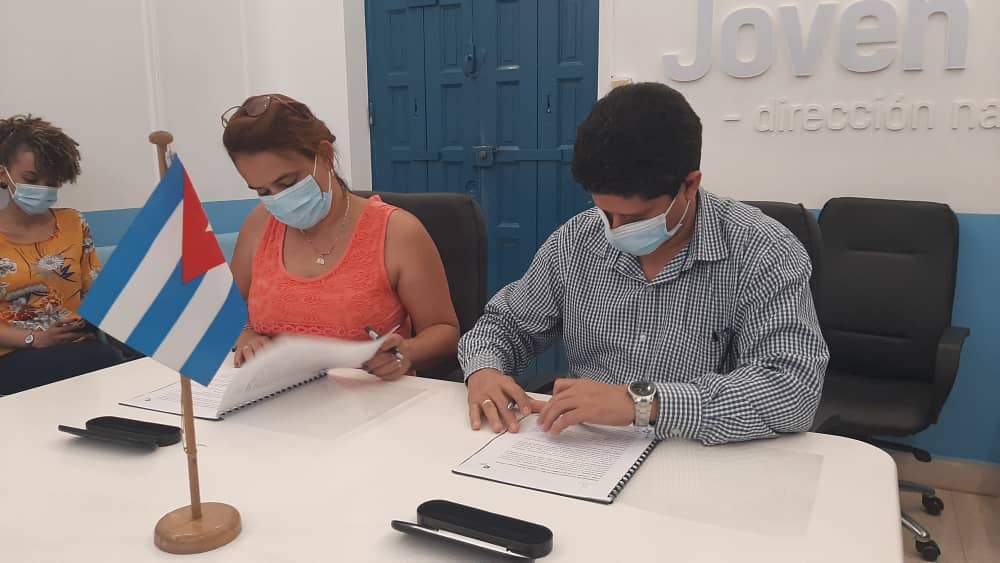 Firma de Convenio de Colaboración entre Joven Club y la Unión de Informáticos de Cuba