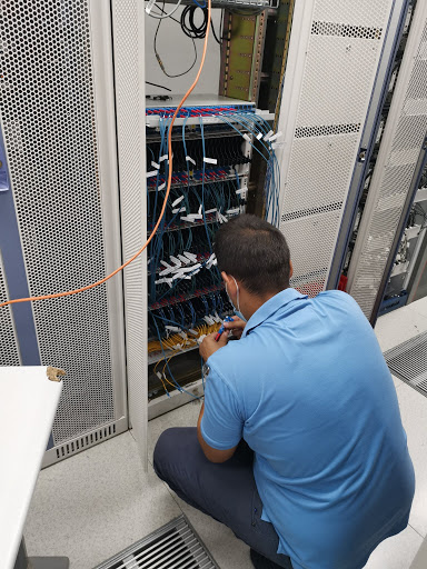 Trabajdor de etecsa Centro de datos
