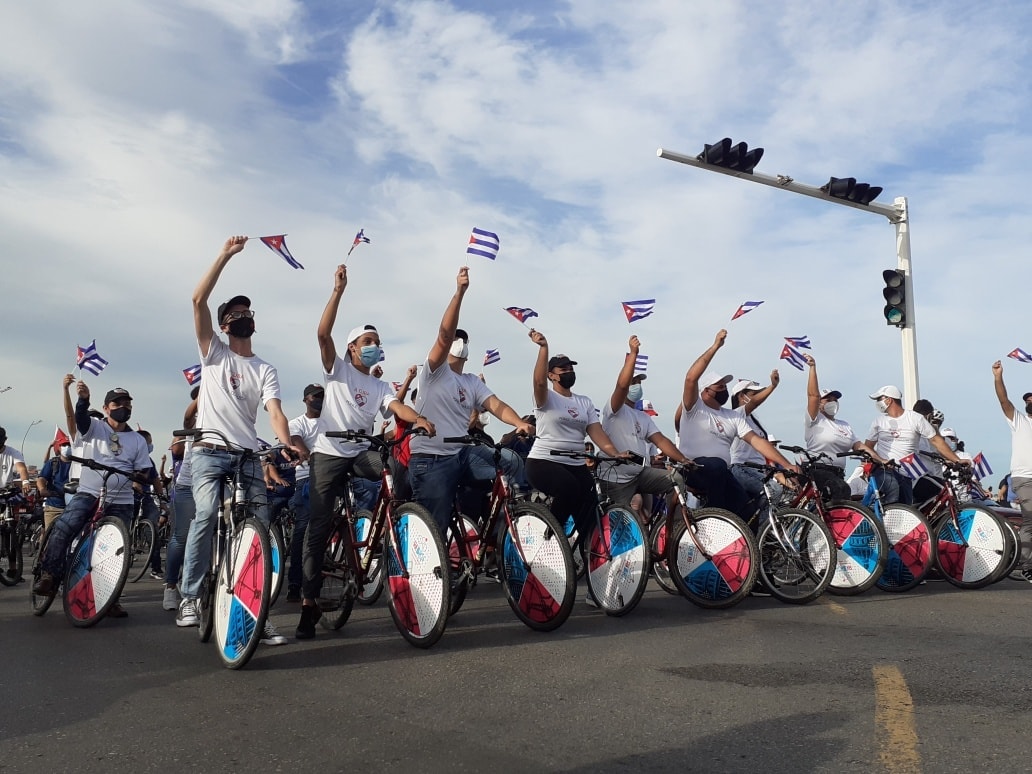 Por Cuba, caravana de corazones esta mañana por el Malecón