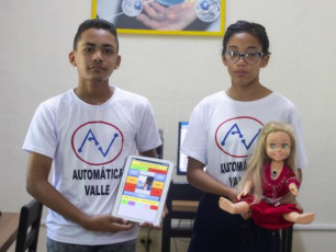 Niños cubanos construyen muñecos robóticos en talleres de computaciónTomado de Agencia EFE