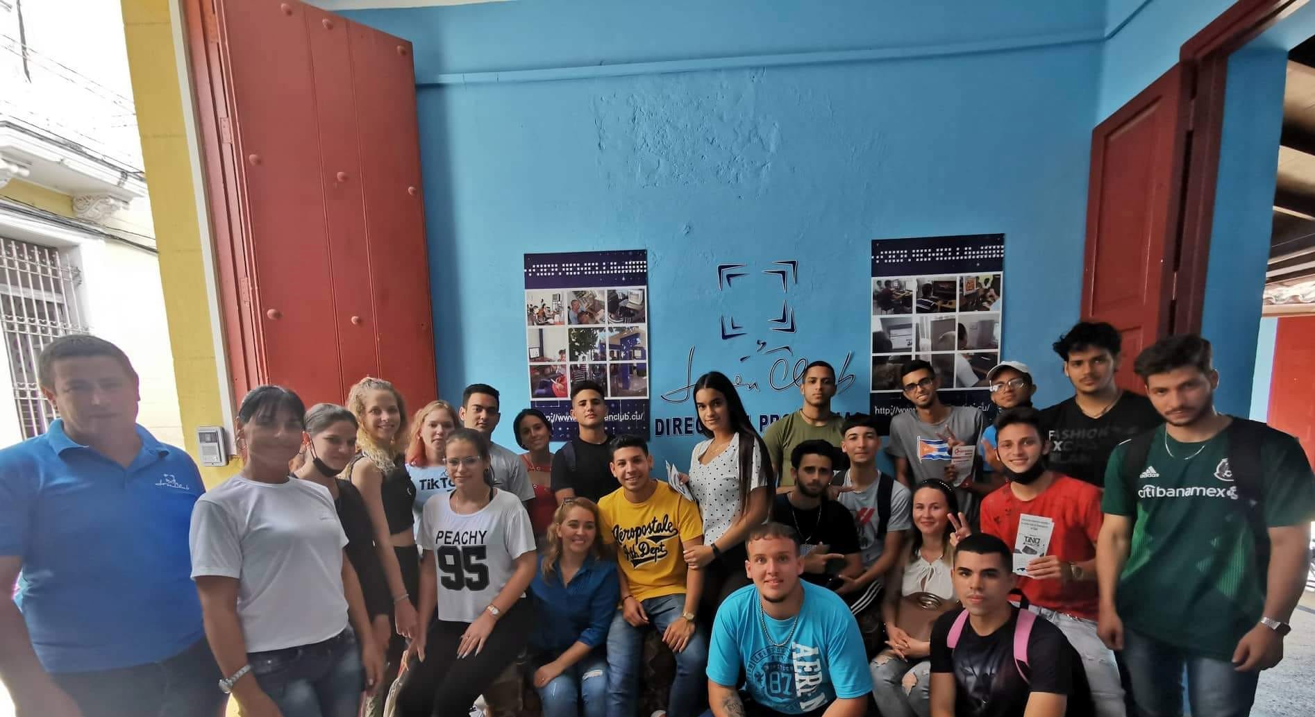  Estudiantes de Informática estrechan vínculos con los Joven Club en Sancti Spíritus