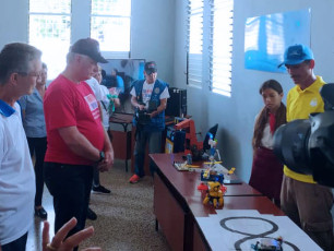 Emotivo encuentro entre Díaz Canel y el grupo de robótica del Palacio de Computación de Villa Clara